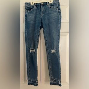 Blank NYC The Reade Skinny
Distressed Jeans sz 27